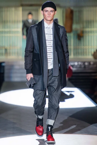 Look 15